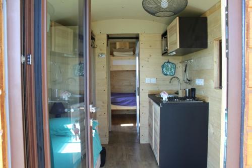 Photo de la galerie de l'établissement Mas dou l'Estele roulotte-gîte, à Arles