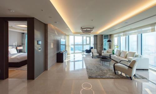 Foto da galeria de LCT Residence em Busan