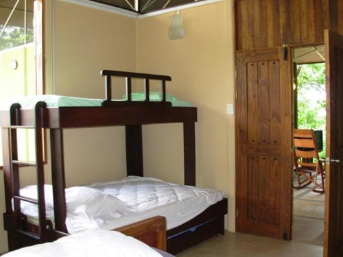 En eller flere senge i et værelse på Cabinas surf Arribadas