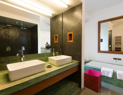 Un baño de Purity at Lake Vembanad