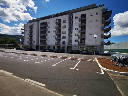 Byggingin sem íbúðin er í