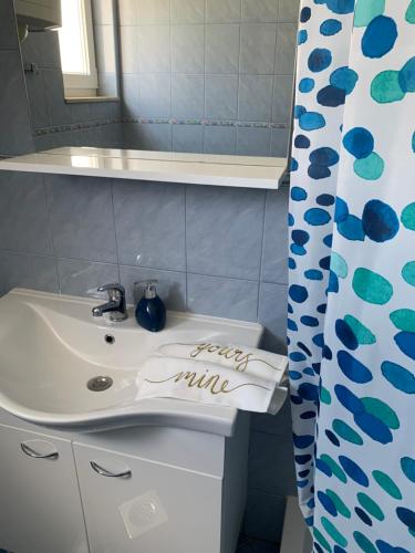 a bathroom with a sink and a mirror at Villa Linda in Ražanj