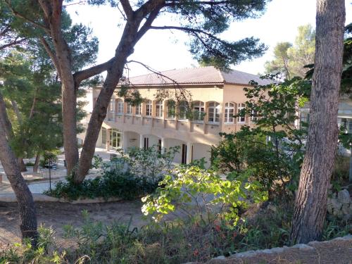 Κήπος έξω από το Appartements des Joncas