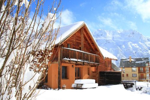 Gallery image of Les Elfes Hameau des Chazals Nevache Hautes Alpes in Névache