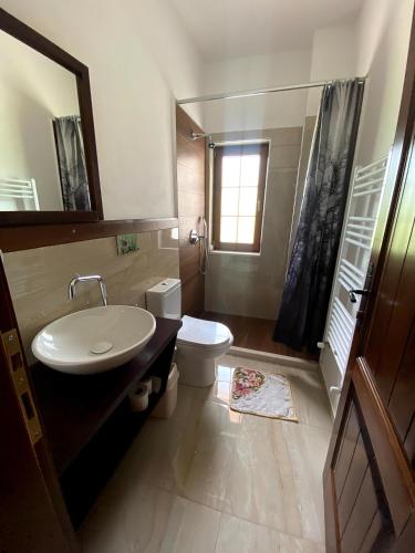 Un baño de Nëna Dashuri Agroturizëm