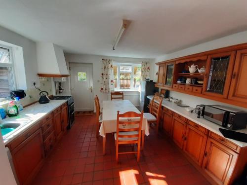 a kitchen with a table and chairs in it at Plumtree Cottage in Cotgrave