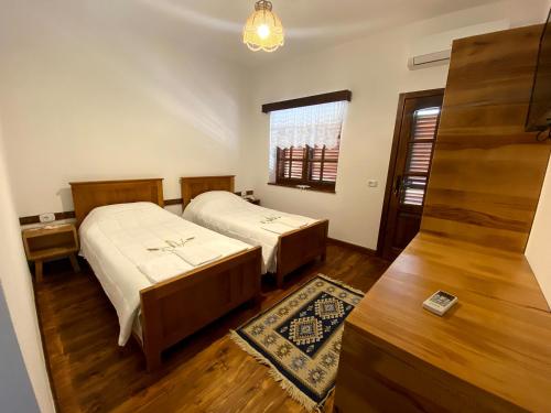 Cama o camas de una habitación en Nëna Dashuri Agroturizëm