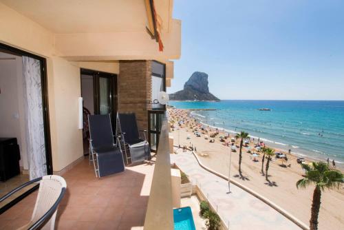 a view of the beach from the balcony of a hotel at Edificio Calpemar in Calpe
