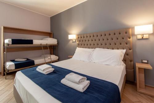 Ένα ή περισσότερα κρεβάτια σε δωμάτιο στο Hotel Genziana