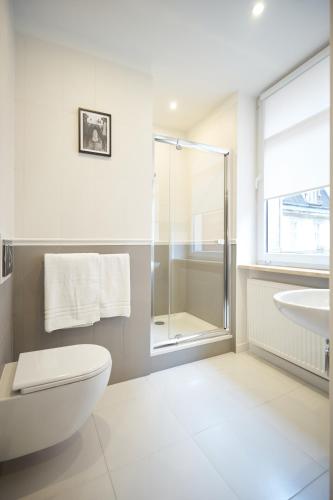 Ένα μπάνιο στο Apartamenty Klasztorna 25