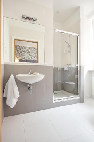 Ένα μπάνιο στο Apartamenty Klasztorna 25
