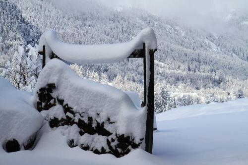 Le Baoùba Hameau des Chazals Nevache Hautes Alpes durante l'inverno