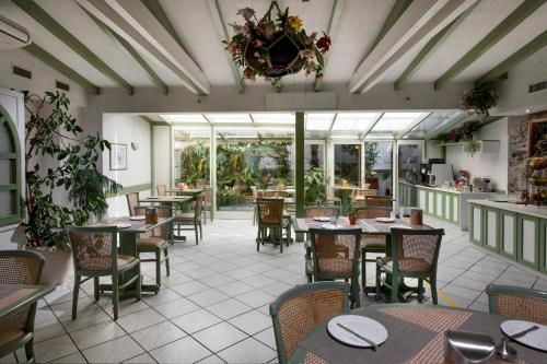 Restaurace v ubytování Hôtel du Port