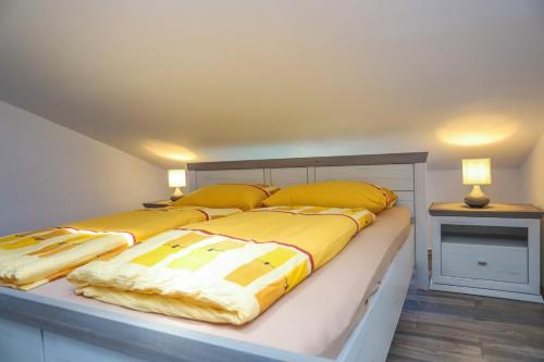 Un pat sau paturi într-o cameră la Apartment Santa Marina