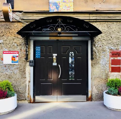 החזית או הכניסה של Итальянские комнаты и апартаменты Пио на Моховой 39