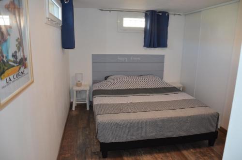 Postel nebo postele na pokoji v ubytování Vue Sainte Victoire, proche Aix-en-Provence