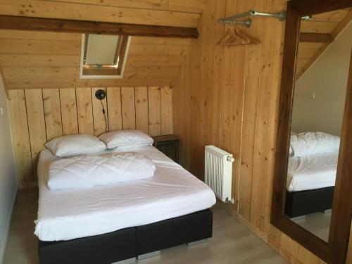 Postel nebo postele na pokoji v ubytování ROUTE 63
