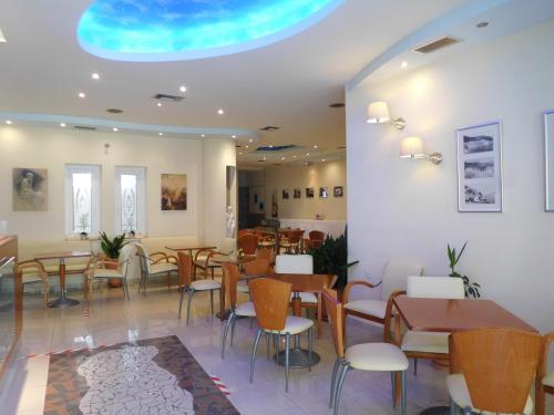 A restaurant or other place to eat at Efstratios Hotel