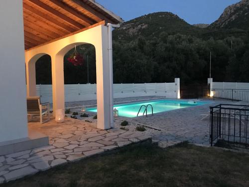 Πισίνα στο ή κοντά στο Villa Fedrita