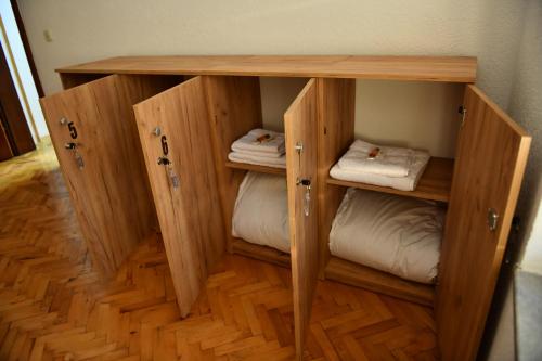 Hostel and Apartments Prilepにあるベッド