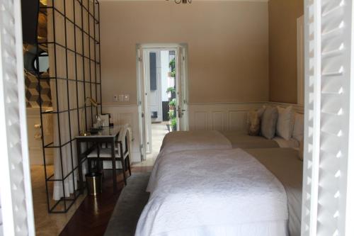 a bedroom with a large bed and a table at Hotel Boutique Margarita Toluca in Toluca