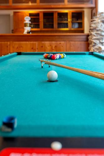 a pool table with a ball on top of it at Berghotel Drei Brüder Höhe in Marienberg