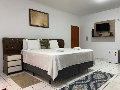 a bedroom with a large bed and a tv at B & A Suites Inn Hotel - Quarto Luxo Infinite in Anápolis