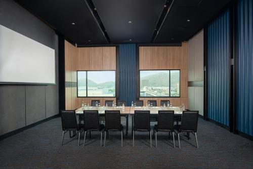 a conference room with a long table and chairs at Holiday Inn & Suites Siracha Laemchabang by IHG in Si Racha