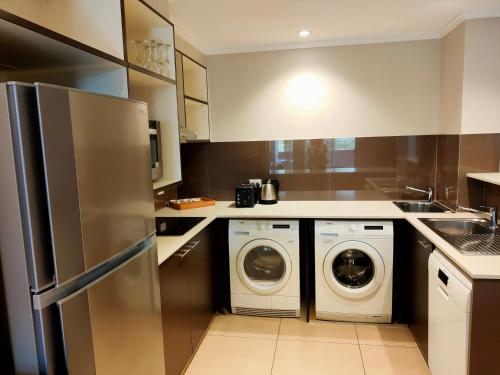 Η κουζίνα ή μικρή κουζίνα στο Laguna Serviced Apartments