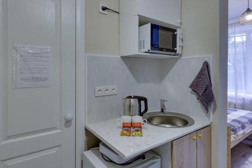 Kuhinja ili čajna kuhinja u objektu YourHouse на Гагарина Утепова - экономичнее квартиры, уютнее гостиницы