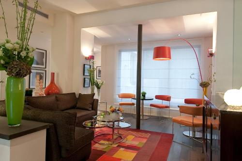 a living room with a couch and a table at Hôtel Marais Bastille in Paris