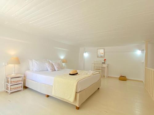 Ένα ή περισσότερα κρεβάτια σε δωμάτιο στο Patmos Sunshine Houses - Just a 5-Minute Walk from Skala Square and the Port