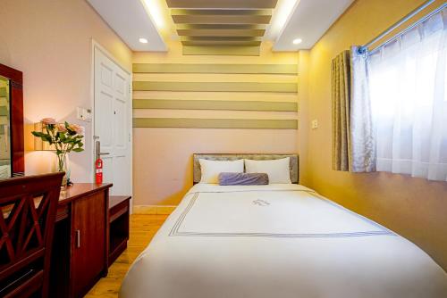 Ace Hotel Ben Thanh tesisinde bir odada yatak veya yataklar
