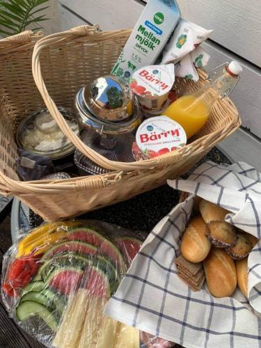 two baskets filled with food on a table at Stugan med Bryggan i Gamla Staden in Eskilstuna