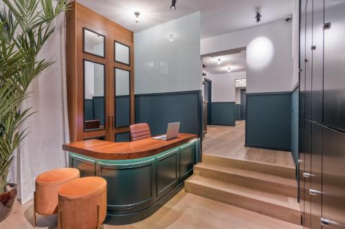 an office lobby with a desk and stools at Uma Suites Atocha in Madrid