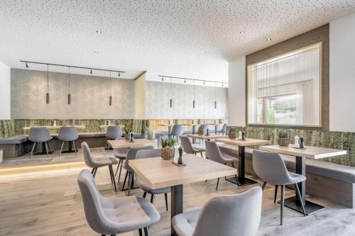 a restaurant with tables and chairs and a bar at AlpenParks Chalet & Apartment Alpina Seefeld in Seefeld in Tirol