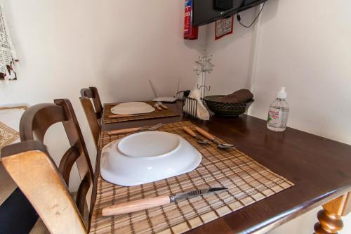 Kalavasos View Traditional Apartmentsにあるテレビまたはエンターテインメントセンター