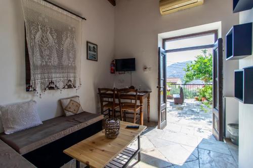 Seating area sa Kalavasos View Traditional Apartments