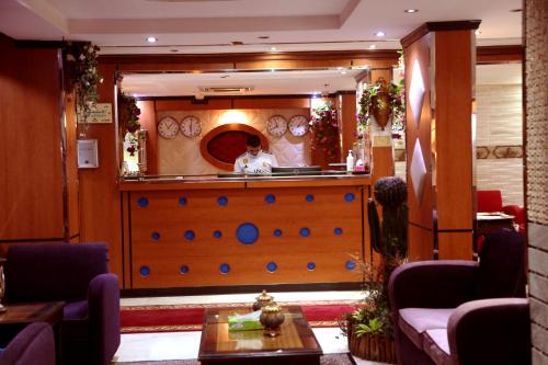 Lobbyn eller receptionsområdet på Rokn Al Omor Apartments by Quiet Rooms