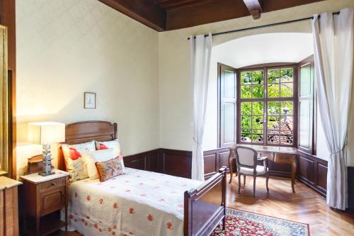 Ένα ή περισσότερα κρεβάτια σε δωμάτιο στο Antique apartment in the XV century Castle