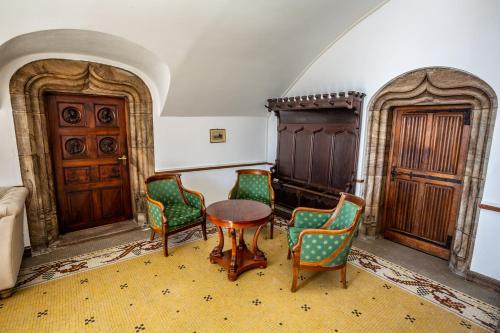 Χώρος καθιστικού στο Antique apartment in the XV century Castle