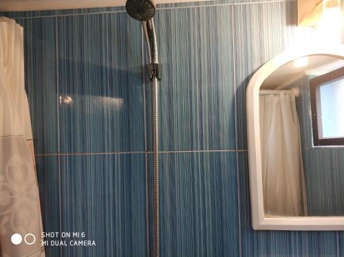 Ένα μπάνιο στο Papanovata House