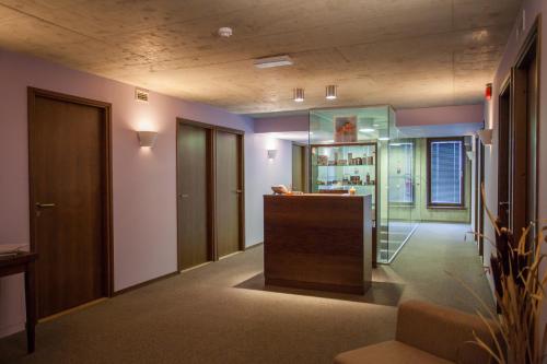 El vestíbulo o zona de recepción de Johan Design & SPA Hotel