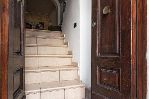 a set of stairs next to a wooden door at B&B IL Cammino in Lanciano