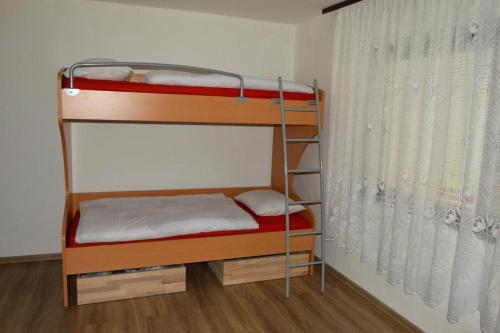 Divstāvu gulta vai divstāvu gultas numurā naktsmītnē Una Rosa Hostel
