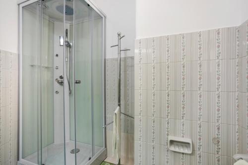 a bathroom with a shower and a glass shower stall at Tra il Centro e il Mare Apartment con terrazzo in Aci Castello