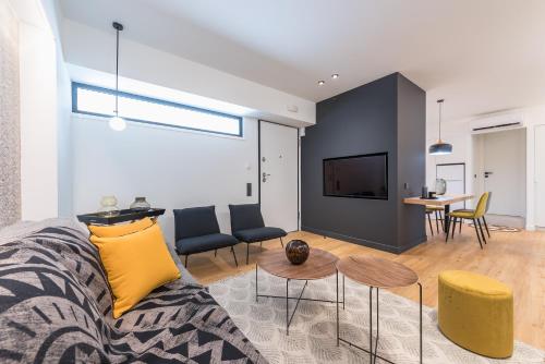 Brand New Ermou Veni Apartment