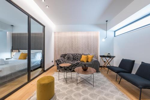 Brand New Ermou Veni Apartment