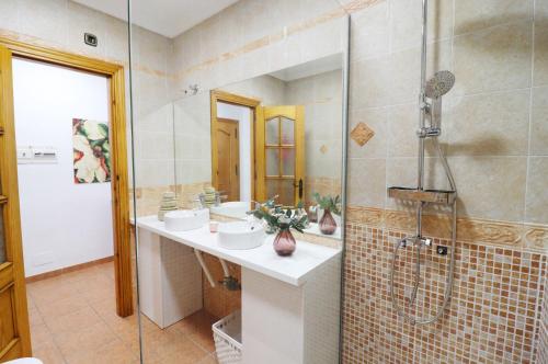 Koupelna v ubytování Apartment Sanjuan18 with Hot Tub SpainSunRentals 1155
