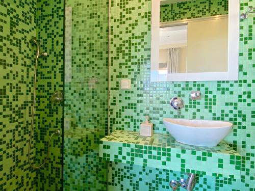 Koupelna v ubytování Kalami Beach Luxury Villa with heatable private pool